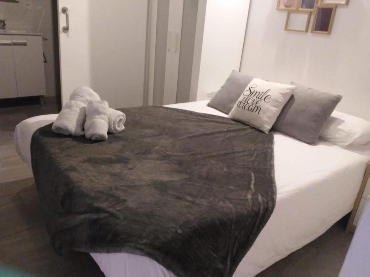 Cozy Rooms Valenza Esterno foto
