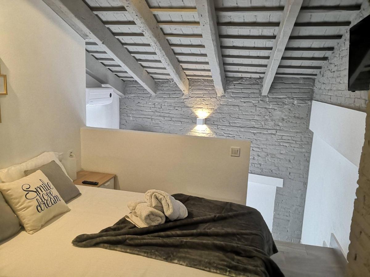 Cozy Rooms Valenza Esterno foto